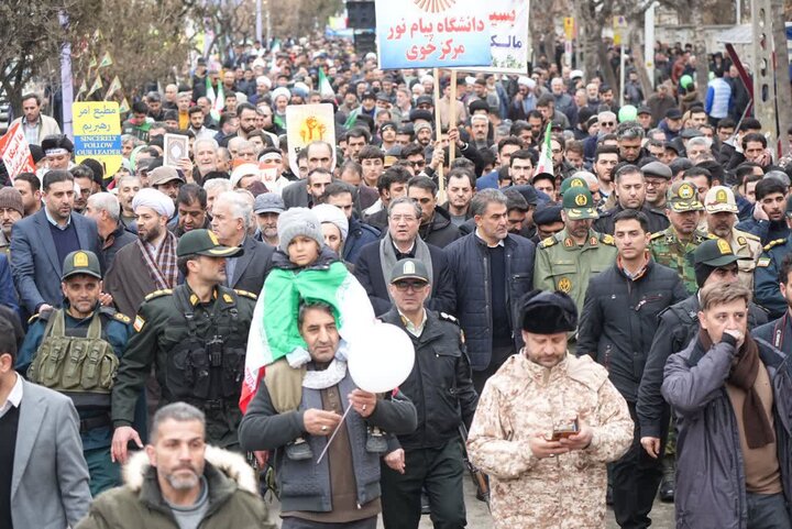 تصاویر/ حضور پرشور مردم شهرستان خوی در راهپیمایی ۲۲ بهمن