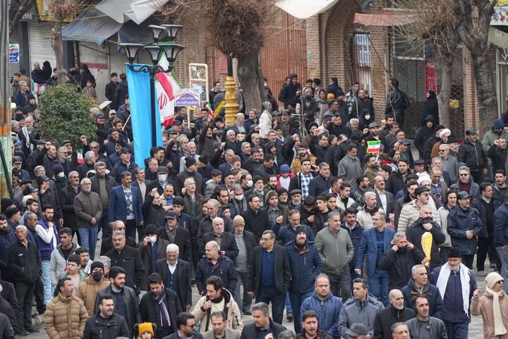 تصاویر/ حضور پرشور مردم شهرستان خوی در راهپیمایی ۲۲ بهمن