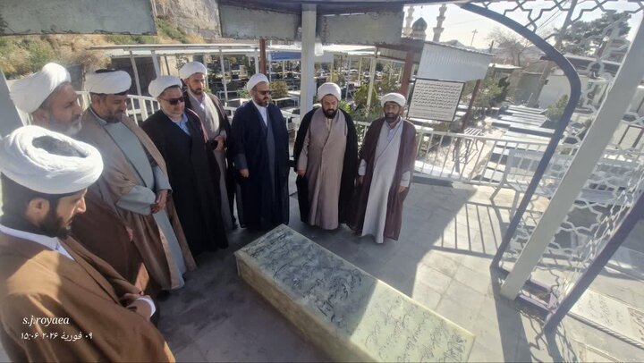 تجدید میثاق مدیران حوزه‌های علمیه کرمان با شهدا در گلزار شهدای کرمان