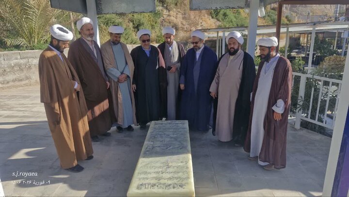 تجدید میثاق مدیران حوزه‌های علمیه کرمان با شهدا در گلزار شهدای کرمان