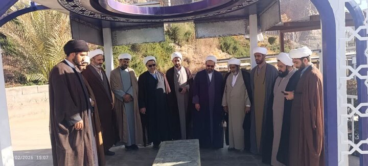 تجدید میثاق مدیران حوزه‌های علمیه کرمان با شهدا در گلزار شهدای کرمان