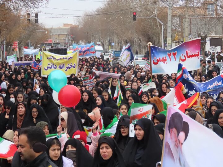 تصاویر/ حضور پرشور مردم شهرستان چایپاره در راهپیمایی ۲۲ بهمن