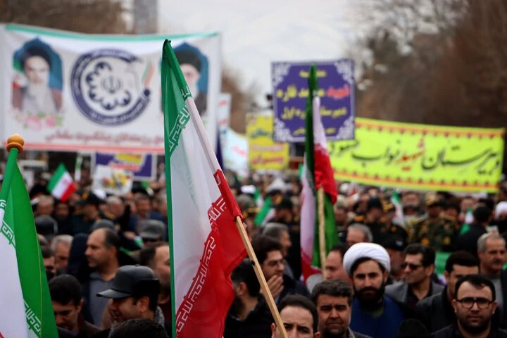 تصاویر/ حضور پرشور مردم سلماس در راهپیمایی ۲۲ بهمن