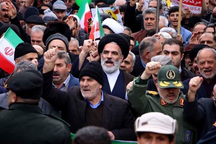 تصاویر/ حضور پرشور مردم سلماس در راهپیمایی ۲۲ بهمن