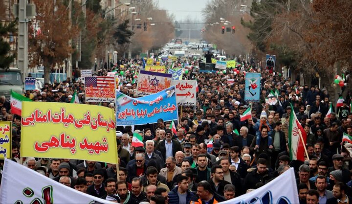 تصاویر/ حضور پرشور مردم سلماس در راهپیمایی ۲۲ بهمن