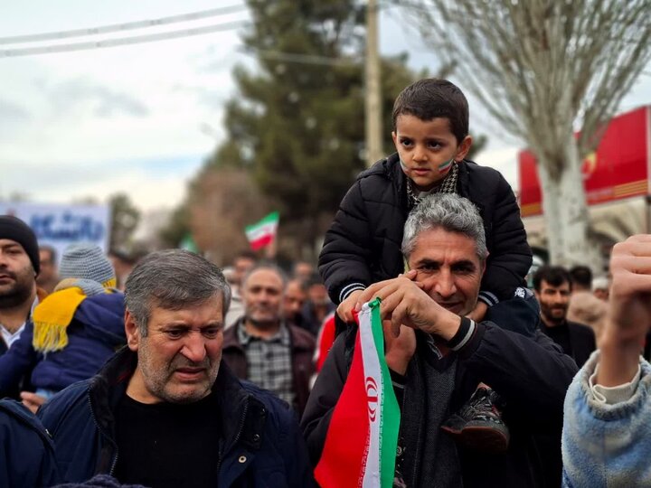 تصاویر/ حضور پرشور مردم سلماس در راهپیمایی ۲۲ بهمن