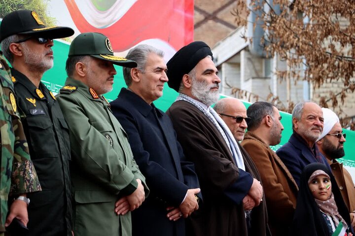 تصاویر/ حضور پرشور مردم سلماس در راهپیمایی ۲۲ بهمن