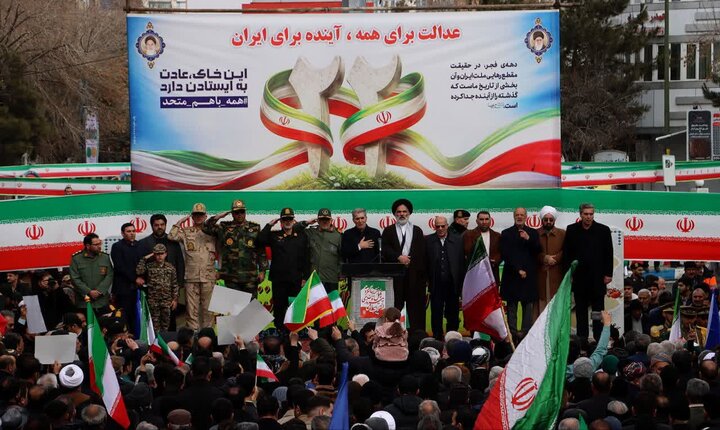 تصاویر/ حضور پرشور مردم سلماس در راهپیمایی ۲۲ بهمن