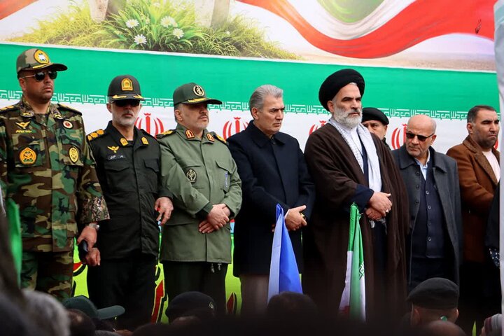 تصاویر/ حضور پرشور مردم سلماس در راهپیمایی ۲۲ بهمن