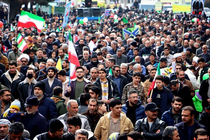 تصاویر/ حضور پرشور مردم سلماس در راهپیمایی ۲۲ بهمن