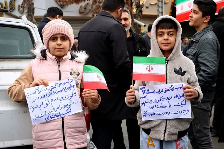 تصاویر/ حضور پرشور مردم سلماس در راهپیمایی ۲۲ بهمن