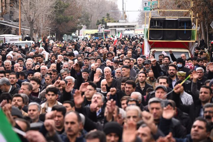 تصاویر/ حضور پرشور مردم سلماس در راهپیمایی ۲۲ بهمن