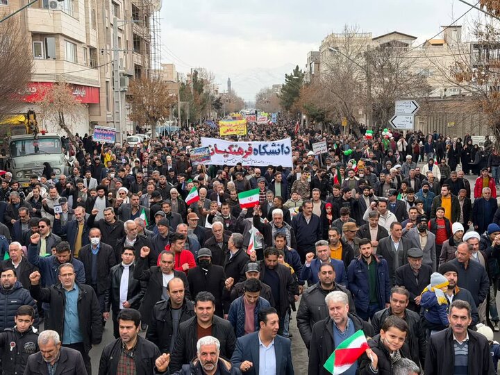 تصاویر/ حضور پرشور مردم سلماس در راهپیمایی ۲۲ بهمن
