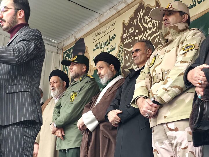 تصاویر/ حضور پرشور مردم ماکو در راهپیمایی ۲۲ بهمن