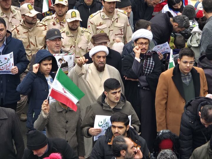 تصاویر/ حضور پرشور مردم ماکو در راهپیمایی ۲۲ بهمن