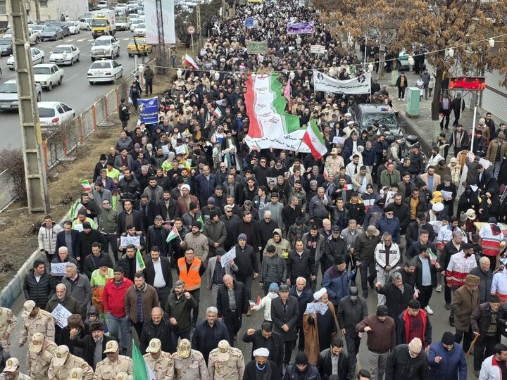 تصاویر/ حضور پرشور مردم ماکو در راهپیمایی ۲۲ بهمن