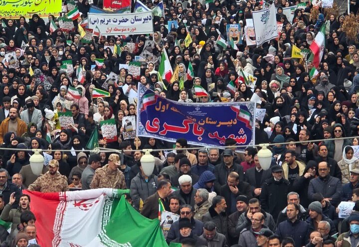 تصاویر/ حضور پرشور مردم ماکو در راهپیمایی ۲۲ بهمن