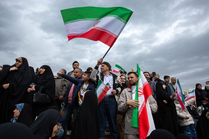 مشاركة أهالي العاصمة طهران في مسيرات «22 بهمن»