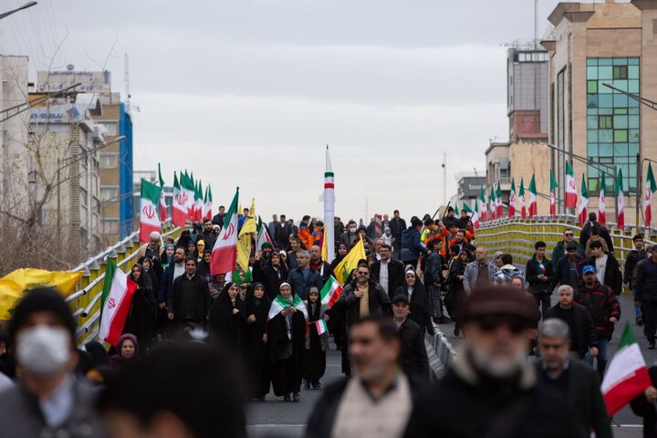 مشاركة أهالي العاصمة طهران في مسيرات «22 بهمن»