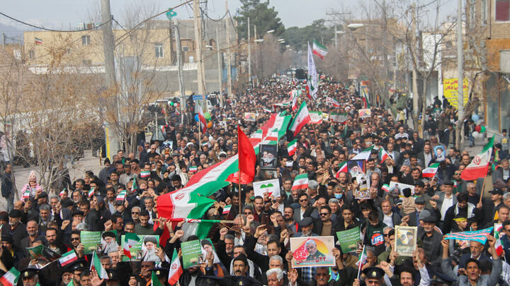 تصاویر/شکوه و عظمت راهپیمایی چهل و هفتمین سالروز پیروزی انقلاب اسلامی در آران وبیدگل