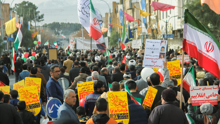 تصاویر/شکوه و عظمت راهپیمایی چهل و هفتمین سالروز پیروزی انقلاب اسلامی در آران وبیدگل