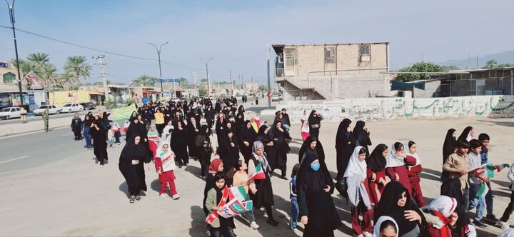 حضور حماسی و پر شور دانش آموزان مدارس شهر علی آباد عمران به همراه کادر آموزشی و تربیتی در راهپیمایی ۲۲بهمن ۱۴۰۴