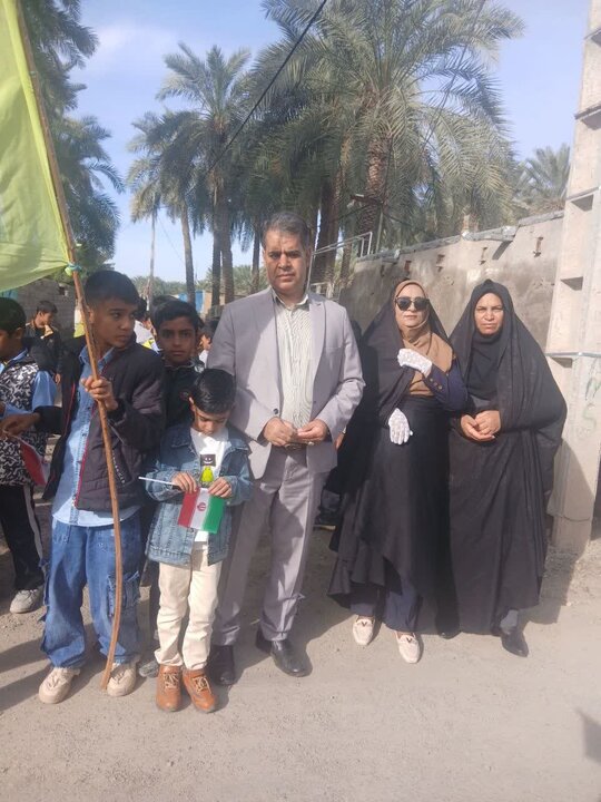 حضور حماسی و پر شور دانش آموزان مدارس شهر علی آباد عمران به همراه کادر آموزشی و تربیتی در راهپیمایی ۲۲بهمن ۱۴۰۴