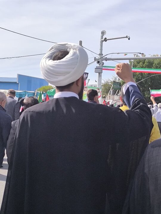 حضور روحانیون شهرستان جیرفت در راهپیمایی 22 بهمن