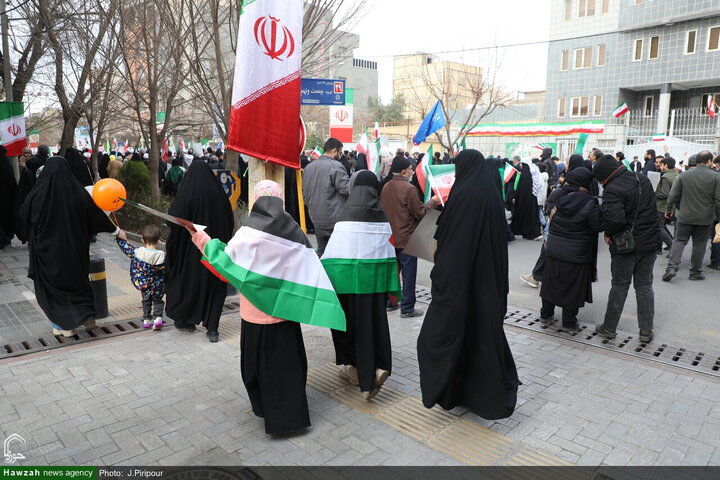 مسيرات حاشدة في ذكرى انتصار الثورة الإسلامية بمدينة قم