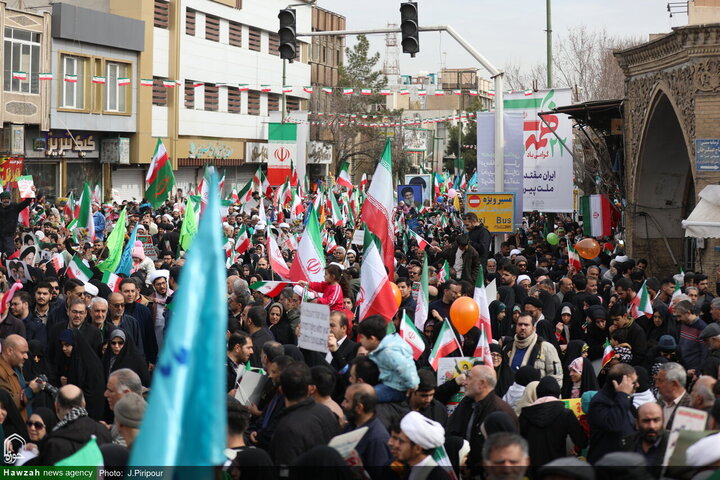 مسيرات حاشدة في ذكرى انتصار الثورة الإسلامية بمدينة قم