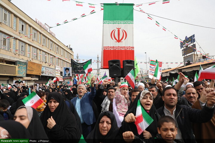 مسيرات حاشدة في ذكرى انتصار الثورة الإسلامية بمدينة قم