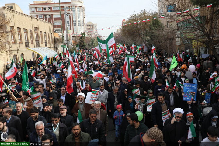 مسيرات حاشدة في ذكرى انتصار الثورة الإسلامية بمدينة قم