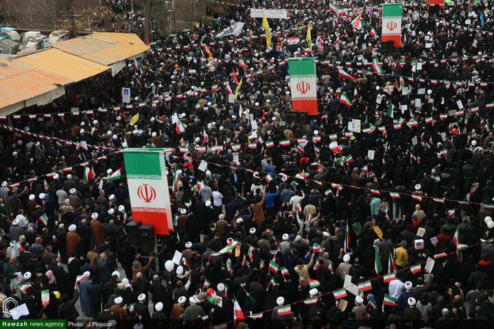 مسيرات حاشدة في ذكرى انتصار الثورة الإسلامية بمدينة قم