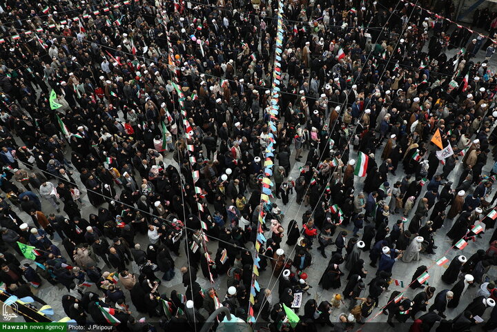 مسيرات حاشدة في ذكرى انتصار الثورة الإسلامية بمدينة قم