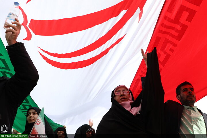 مسيرات حاشدة في ذكرى انتصار الثورة الإسلامية بمدينة قم