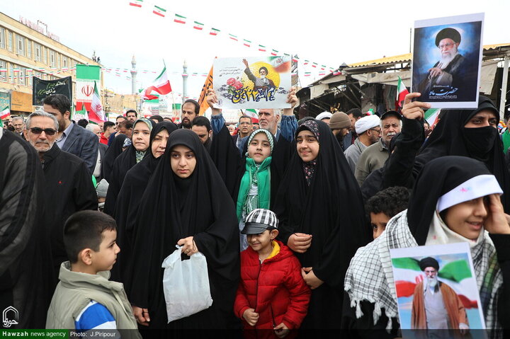 مسيرات حاشدة في ذكرى انتصار الثورة الإسلامية بمدينة قم