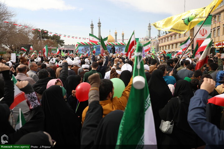 مسيرات حاشدة في ذكرى انتصار الثورة الإسلامية بمدينة قم