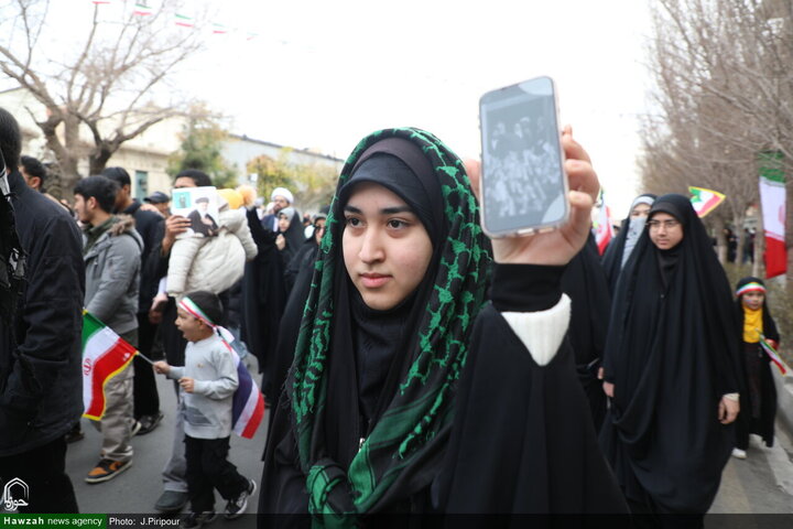 مسيرات حاشدة في ذكرى انتصار الثورة الإسلامية بمدينة قم