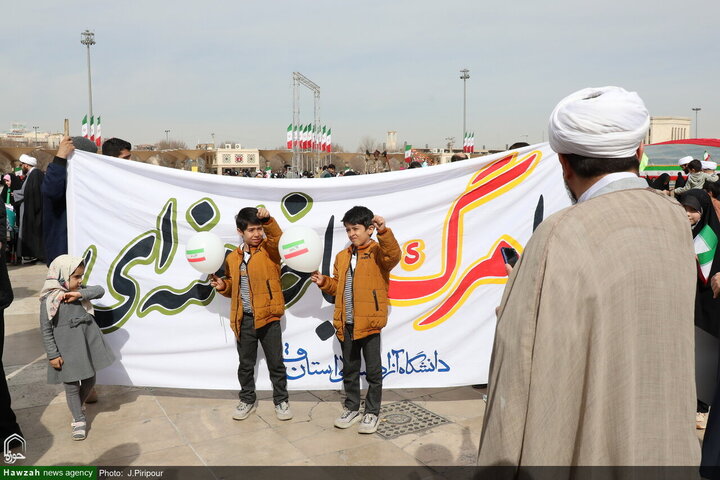 مسيرات حاشدة في ذكرى انتصار الثورة الإسلامية بمدينة قم