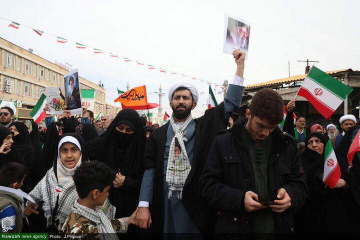 مسيرات حاشدة في ذكرى انتصار الثورة الإسلامية بمدينة قم