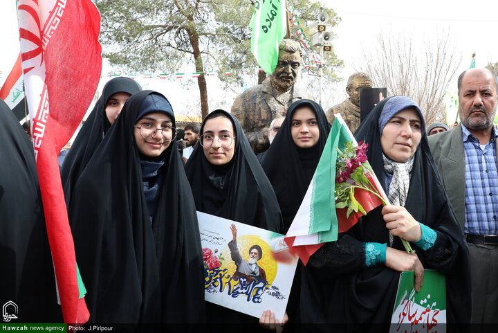 مسيرات حاشدة في ذكرى انتصار الثورة الإسلامية بمدينة قم