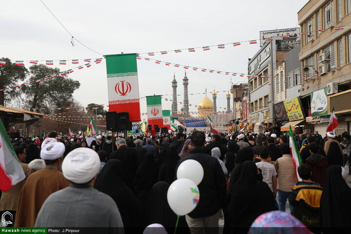 مسيرات حاشدة في ذكرى انتصار الثورة الإسلامية بمدينة قم