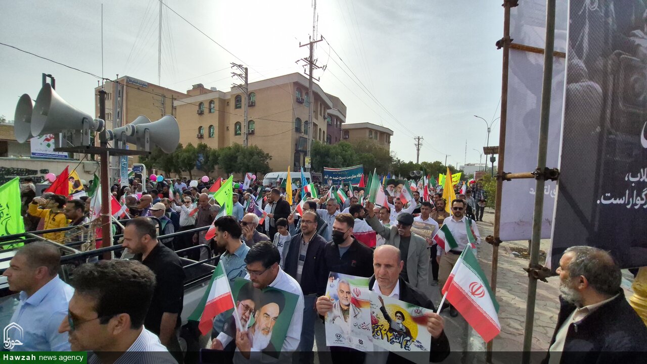 راهپیمایی ساحل نشینان خلیج فارس بیخ گوش ناوهای آمریکا + عکس