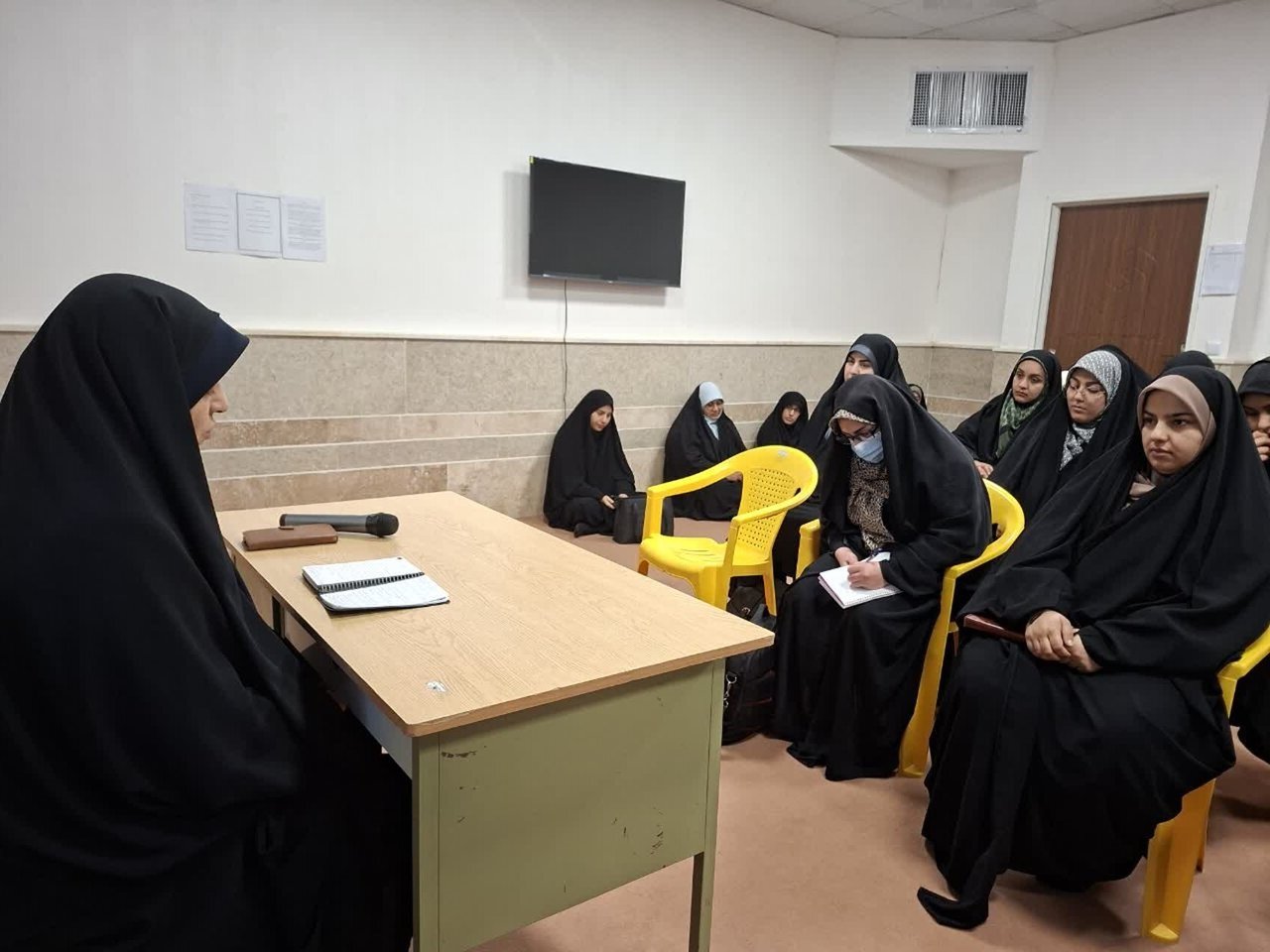 छात्रो का सबसे ज़रूरी मकसद खुद को और समाज को बेहतर बनाना होना चाहिए