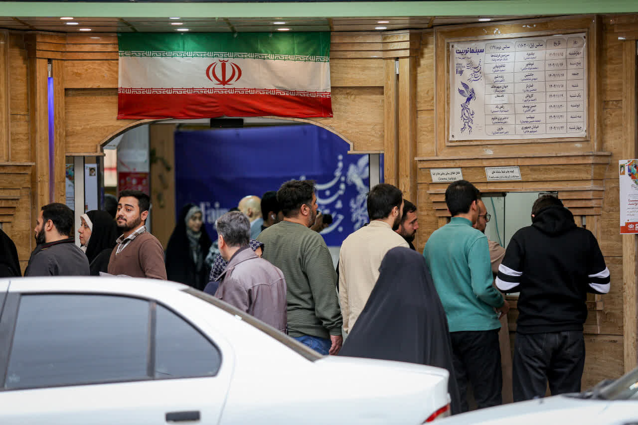 صف تماشاگران قمی برای «نیم شب» مهدویان/ «اسکورت» به سانس فوق‌العاده رسید