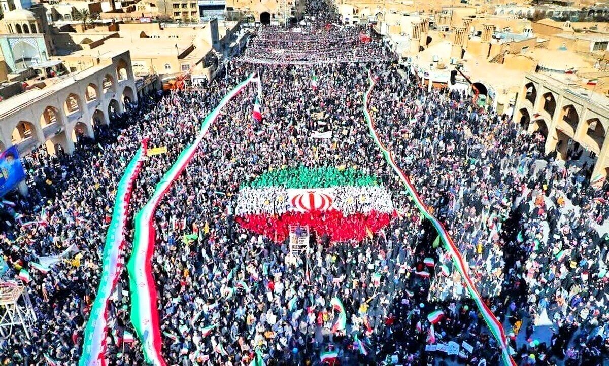 ইরানের জনগণ ত্রিবর্ণ পতাকা ইমাম মাহদী (আ.ফা.)-এর হাতে অর্পণ পর্যন্ত অবিচল থাকবে