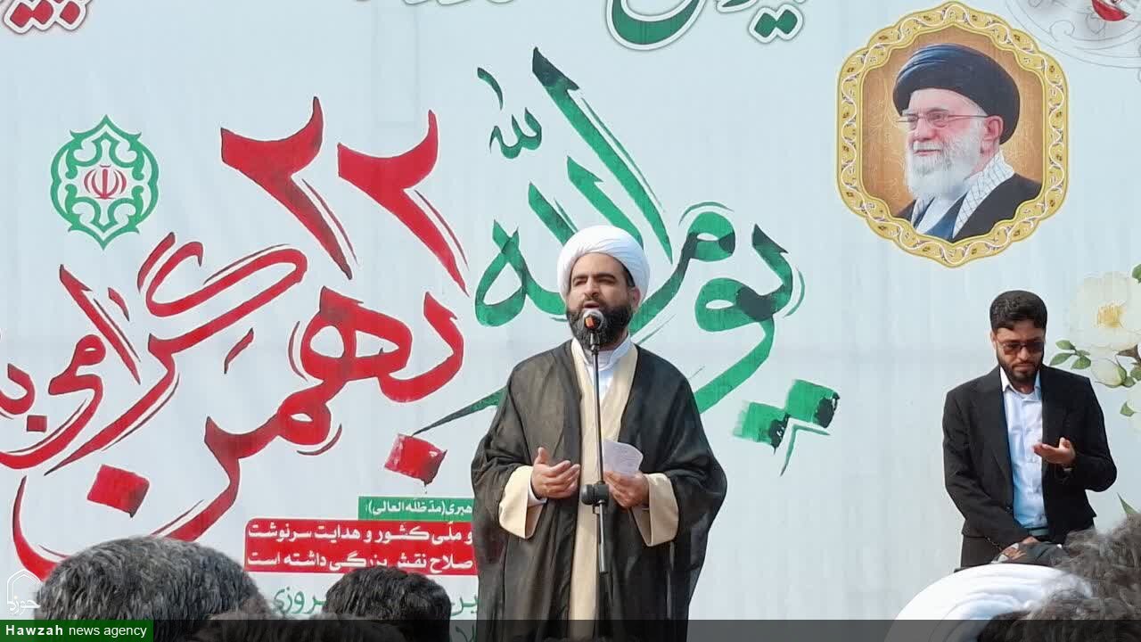 ملت ایران هرگز در برابر دشمن تسلیم نمی‌شود / برنامه‌های دشمن با حضور مردم نقش بر آب شد