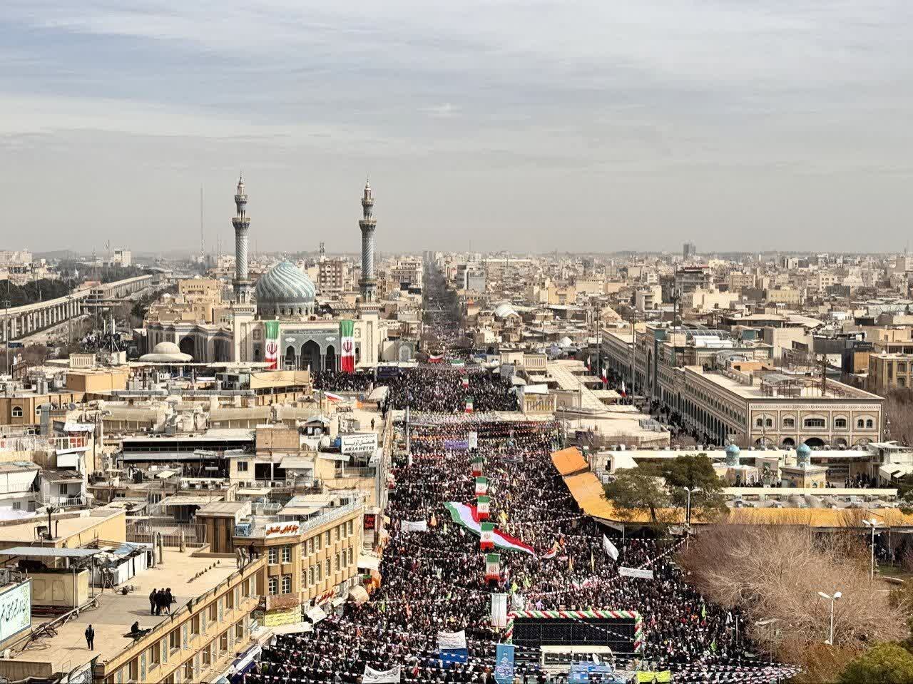 فیلم | سیل عظیم جمعیت در مسیر های منتهی به حرم حضرت معصومه(س)