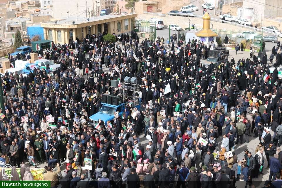 تصاویر/ خروش مردم انقلابی در راهپیمایی یوم الله ۲۲ بهمن ماه در مهدی‌شهر