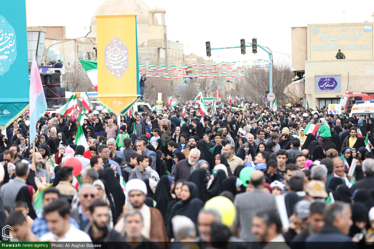 فیلم| حضور باشکوه مردم انقلابی یزد در میدان امیرچقماق